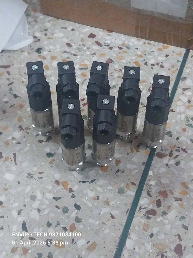 Huba Pressure Transmitter Model 520.930S022401 RANGE 0-10 BAR Output 0 To 10 VDC