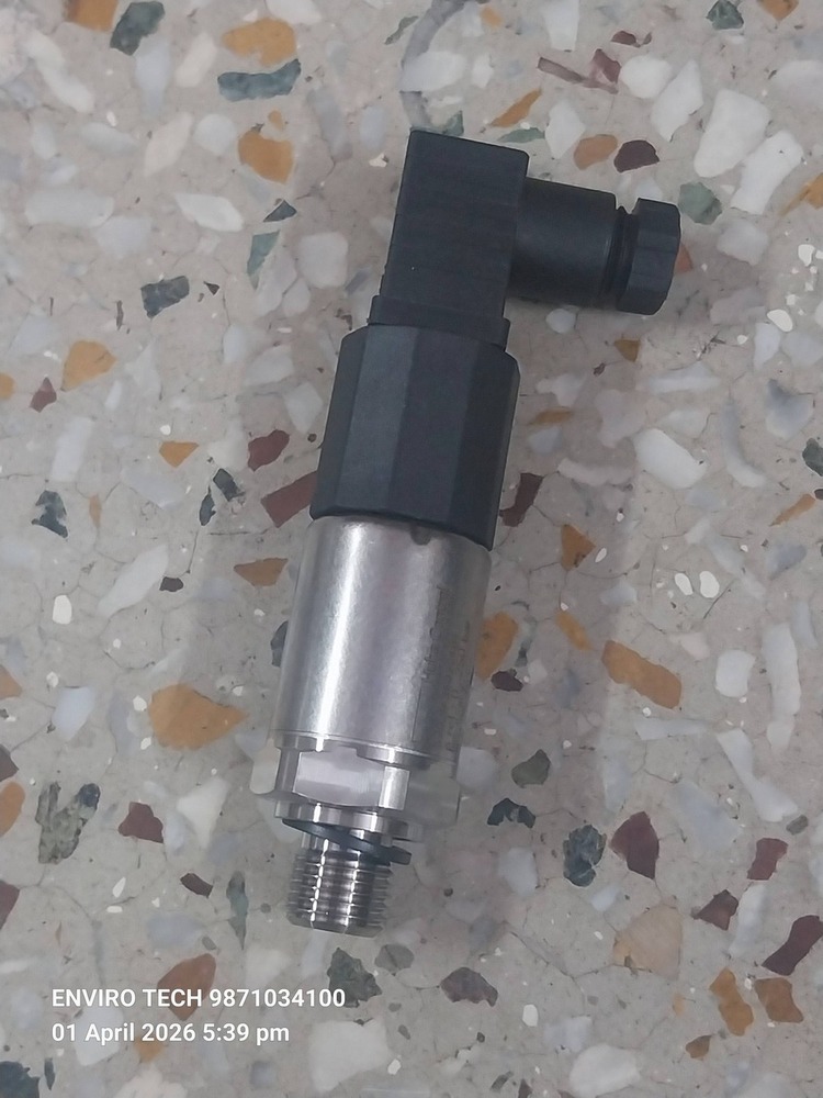 Huba Pressure Transmitter Model 520.930S022401 RANGE 0-10 BAR Output 0 To 10 VDC