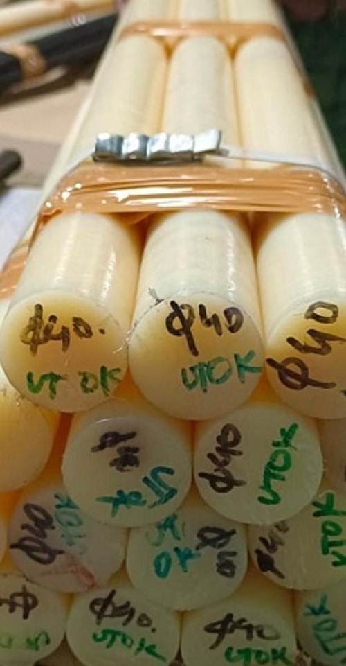 White Cast Nylon Rod