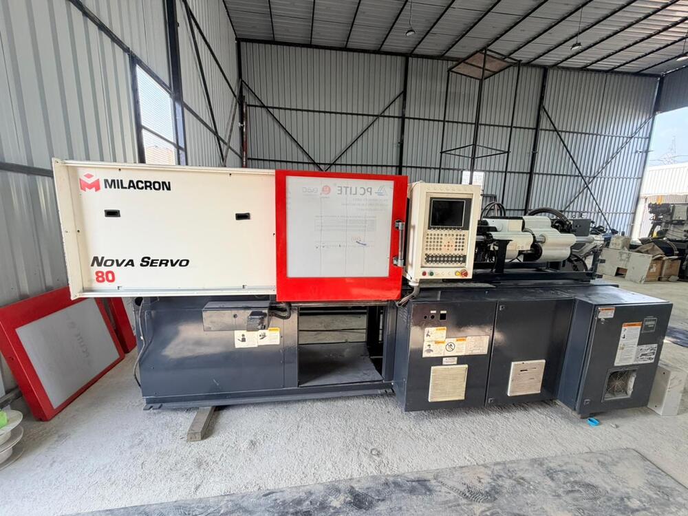 Used Plastic Injection Moulding Machines 80 Ton  Price 7 Lakh - Color: White & Blue