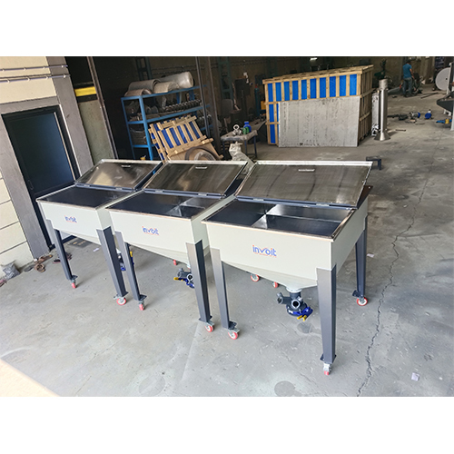 PLASTIC MATERIAL STORAGE BIN