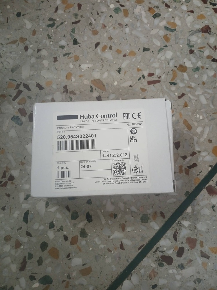 Huba Pressure Transmitter Model 520.954S022401 RANGE 0-400 BAR Output 0 To 10 VDC