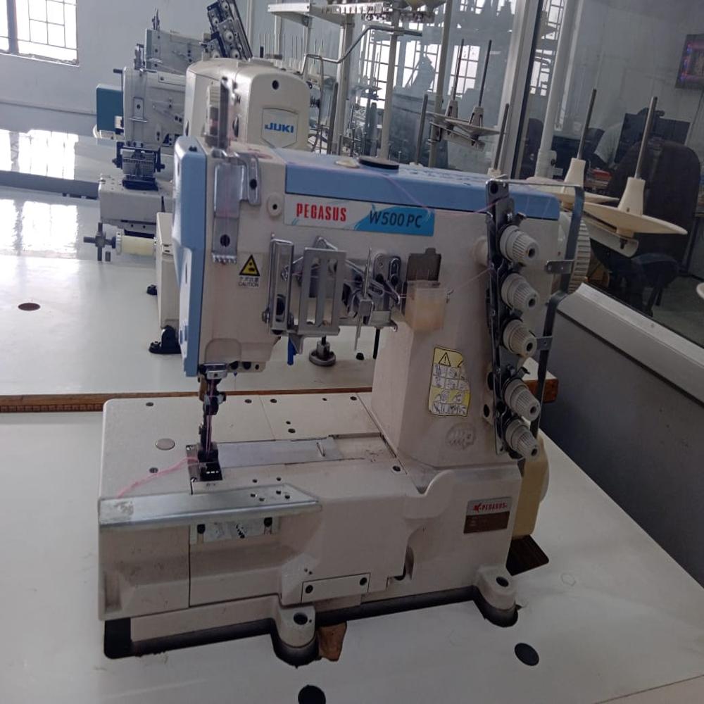 Pegasus W-500PC Flat Bed Flat Lock Sewing Machine