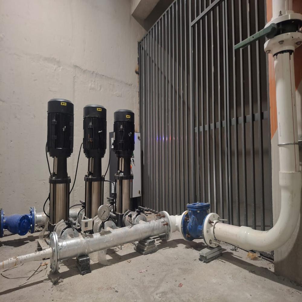 Submersible Hydropenumetic Pressure System