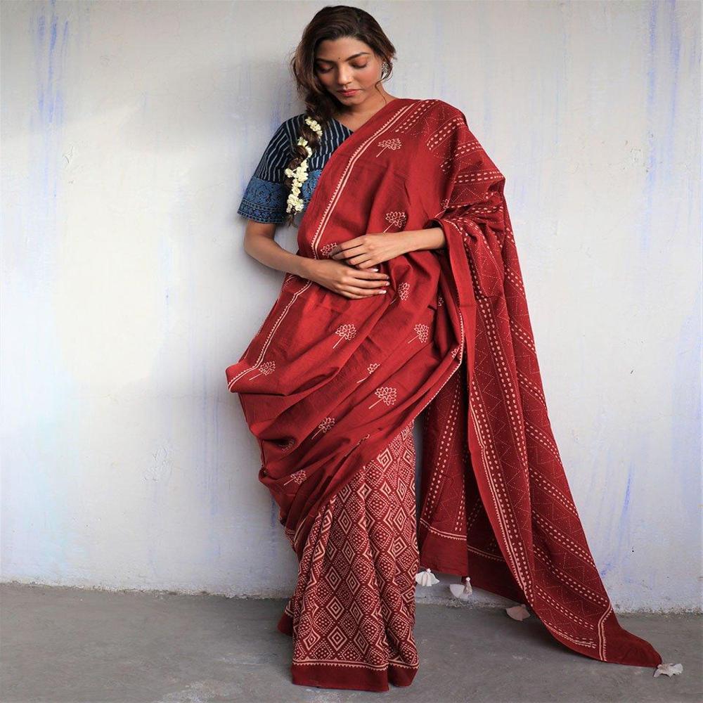 Malmal Cotton Digital Print Maroon Saree - Design: Batik