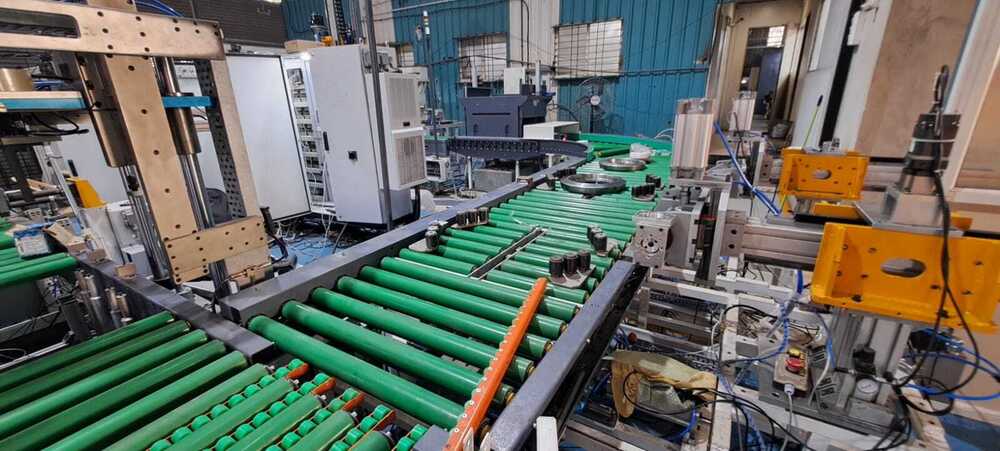 Roller Conveyor with 90 Degree Transfer