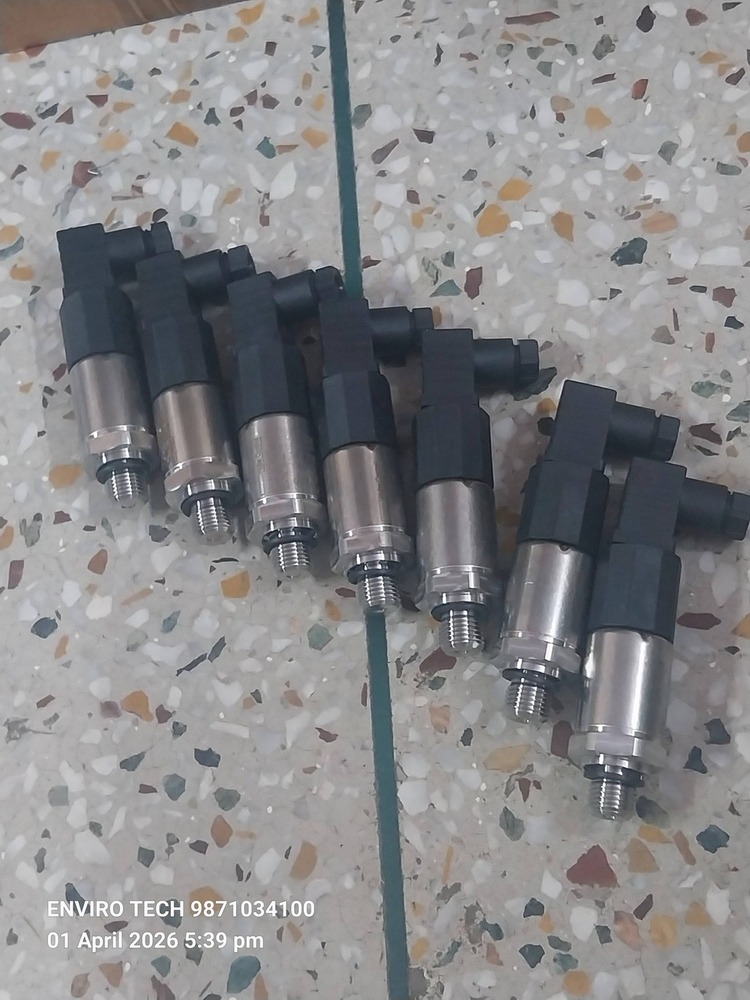 Huba Pressure Transmitter Model 520.955S022401 RANGE 0-600 BAR Output 0 To 10 VDC