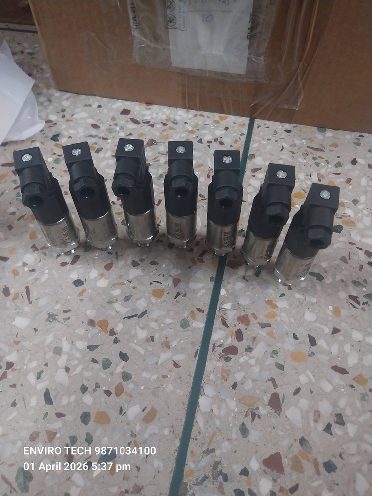 Huba Pressure Transmitter Model 520.955S022401 RANGE 0-600 BAR Output 0 To 10 VDC
