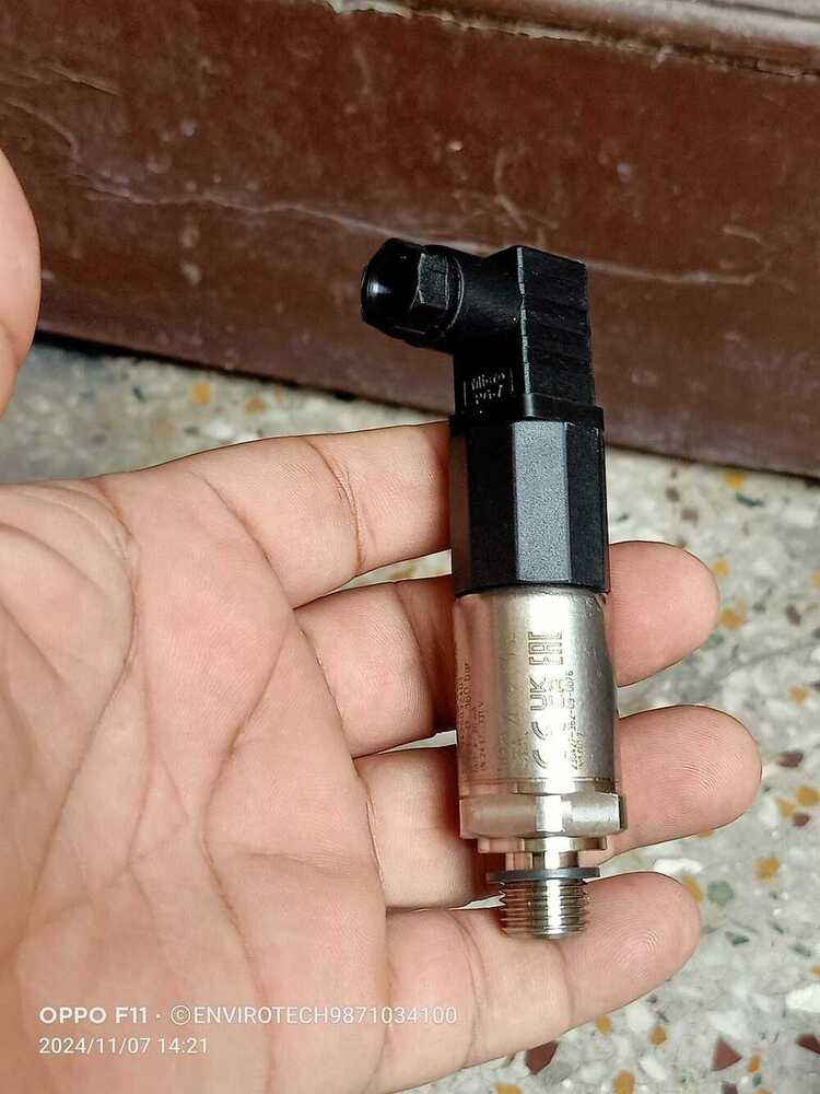 Huba Pressure Transmitter Model 520.954S021421W RANGE 0-350 BAR Output 0 To 10 VDC