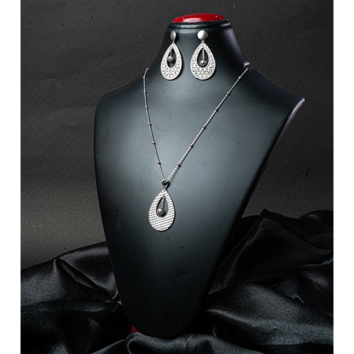 Ladies Silver Chain Pedant Set