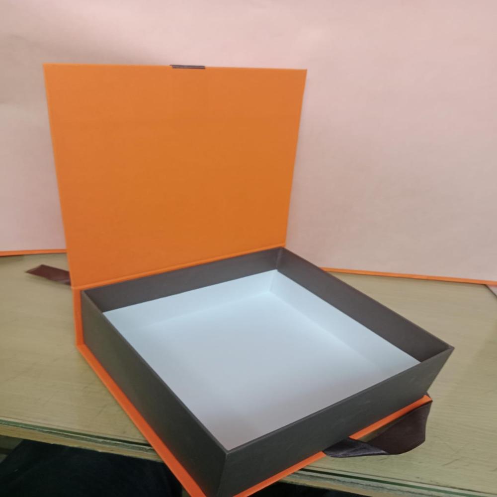 Kappa कठोर बॉक्स - जुबिलेंट प्रिंट एंड पैक