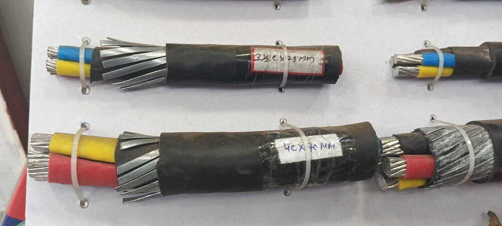 Armoured And Unarmoured Cable - Color: Black