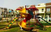 Outdoor Play Station - Polyethylene & Powder Coated Steel, 450x300x350 Cm | Multi-activity, Weatherproof, Custom Colors, En 1176 Certified