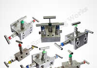3-valve Manifold - Color: Metallic Silver