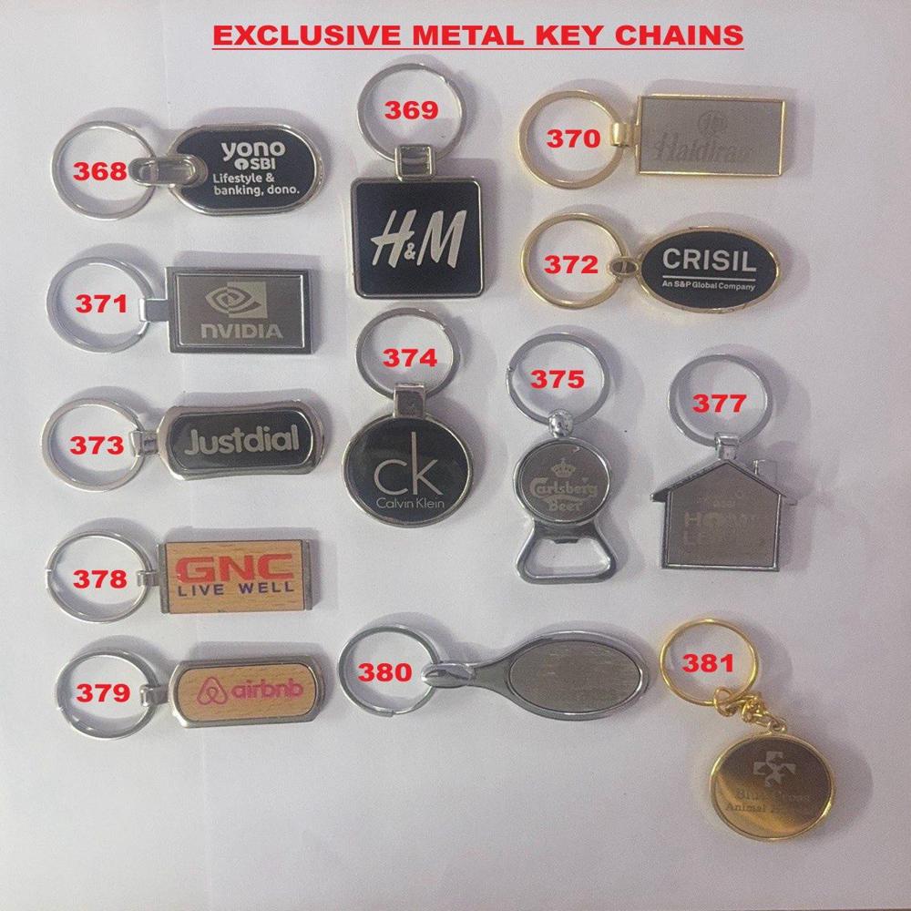 EXCLUSIVE METAL KEYCHAIN