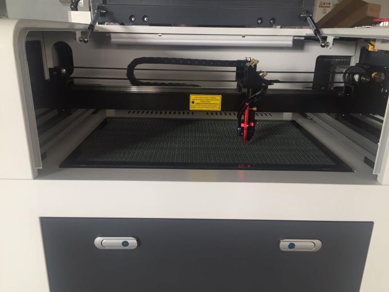 1390 LASER CUTTING MACHINE