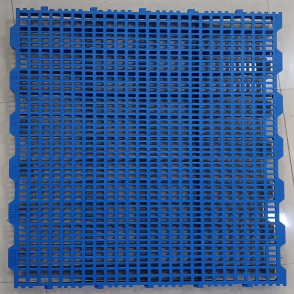 Slatted flooring poultry farm