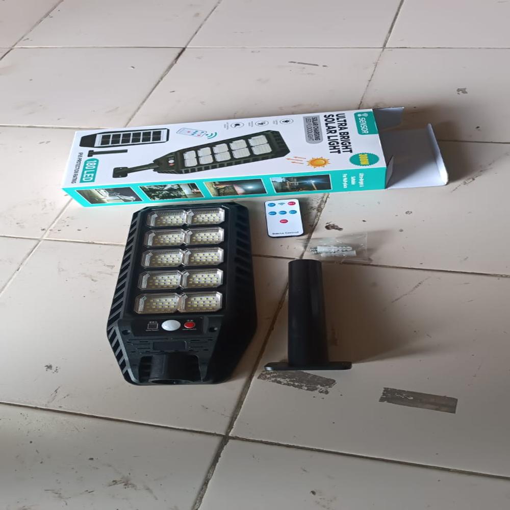 High-powered Solar Led Street Light With Motion Sensor & Remote Control - Color: Mix