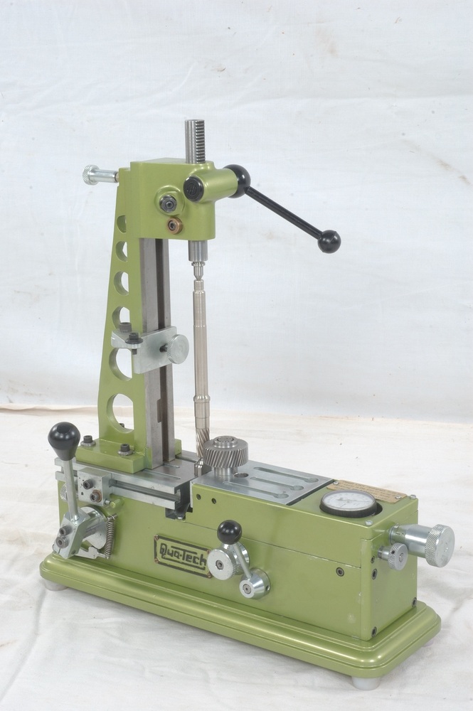 Double flange gear roller