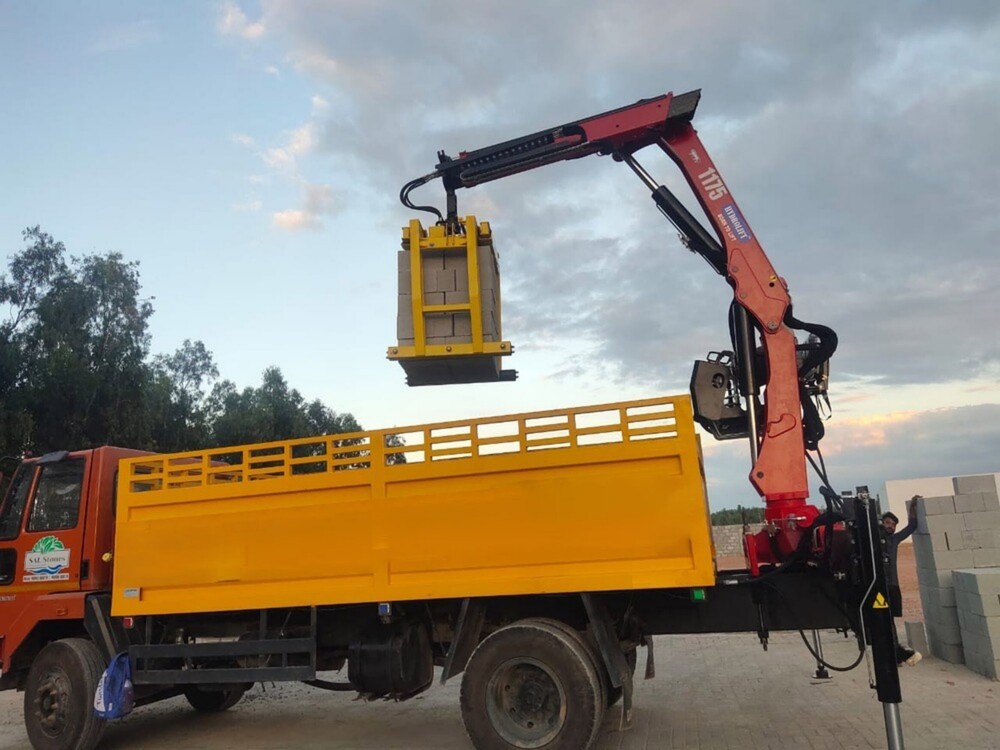 Truck Mounted Crane - Brick Grab - Feature: Automatic/Manual Operation Modes