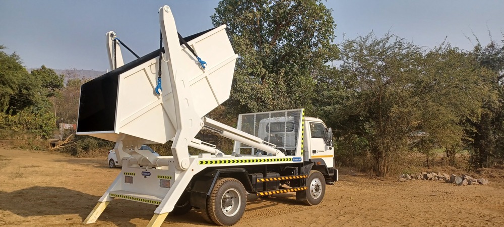 Skip Loader - Arm Length: 2.8 M