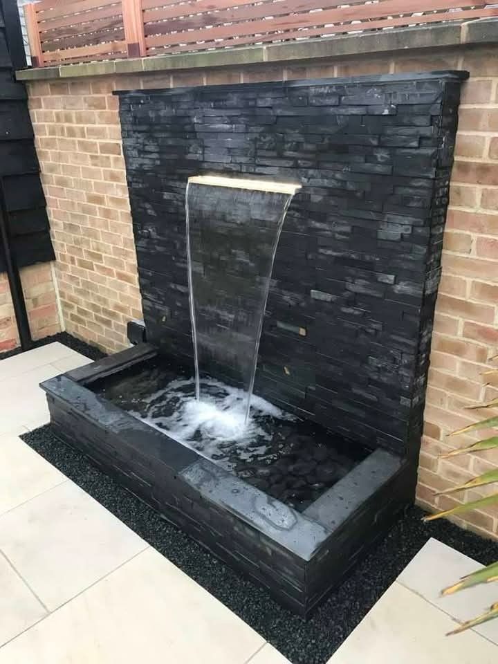 Wall Side Water Fountain Black