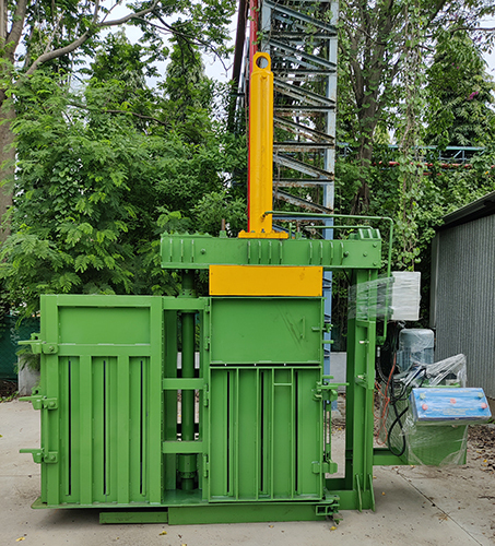 Rotating Box Plastic Baler