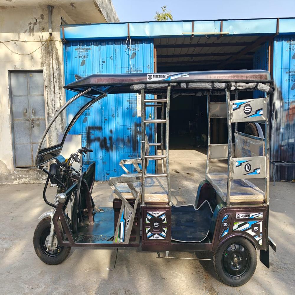 Red Colour E-rickshaw