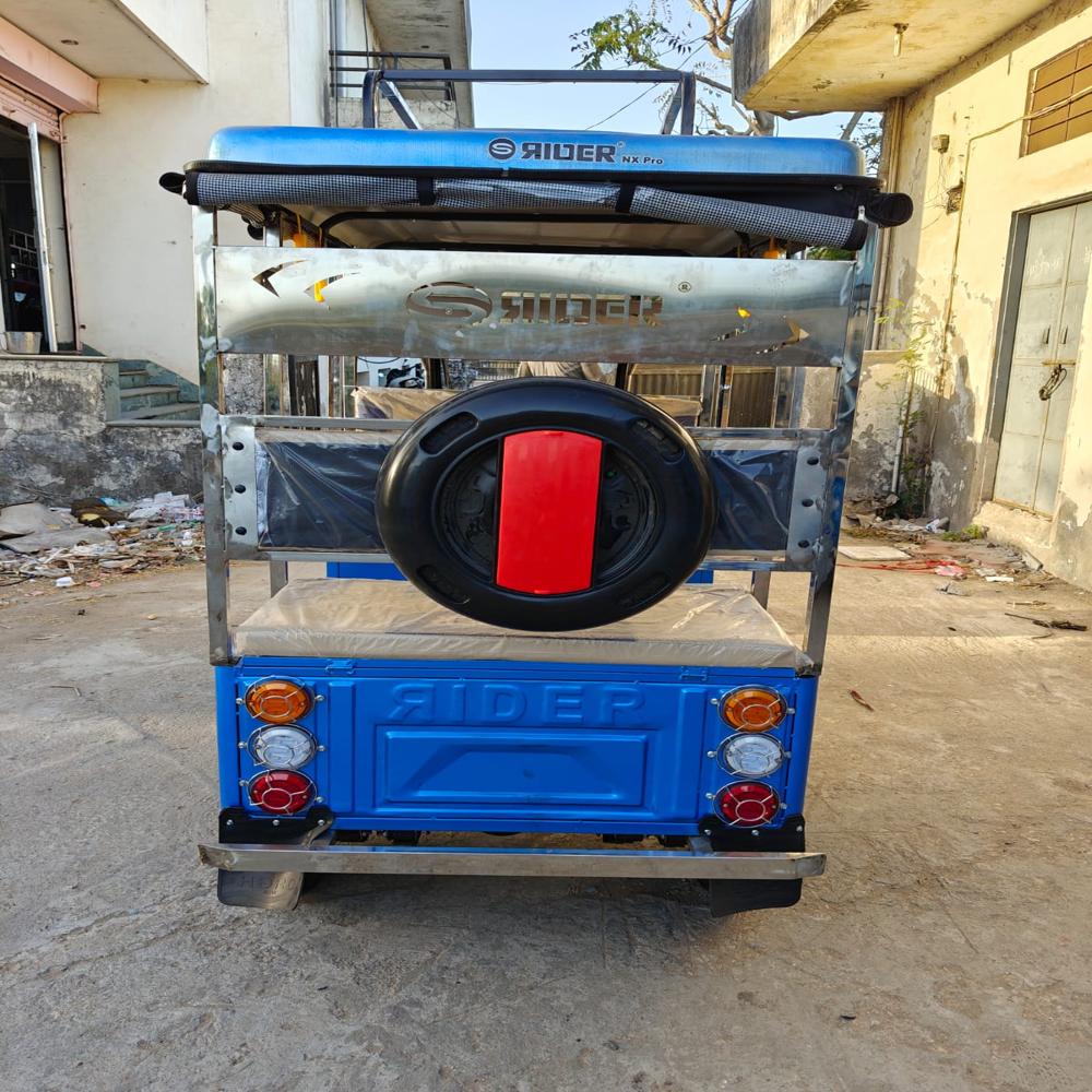 Red Colour E-rickshaw