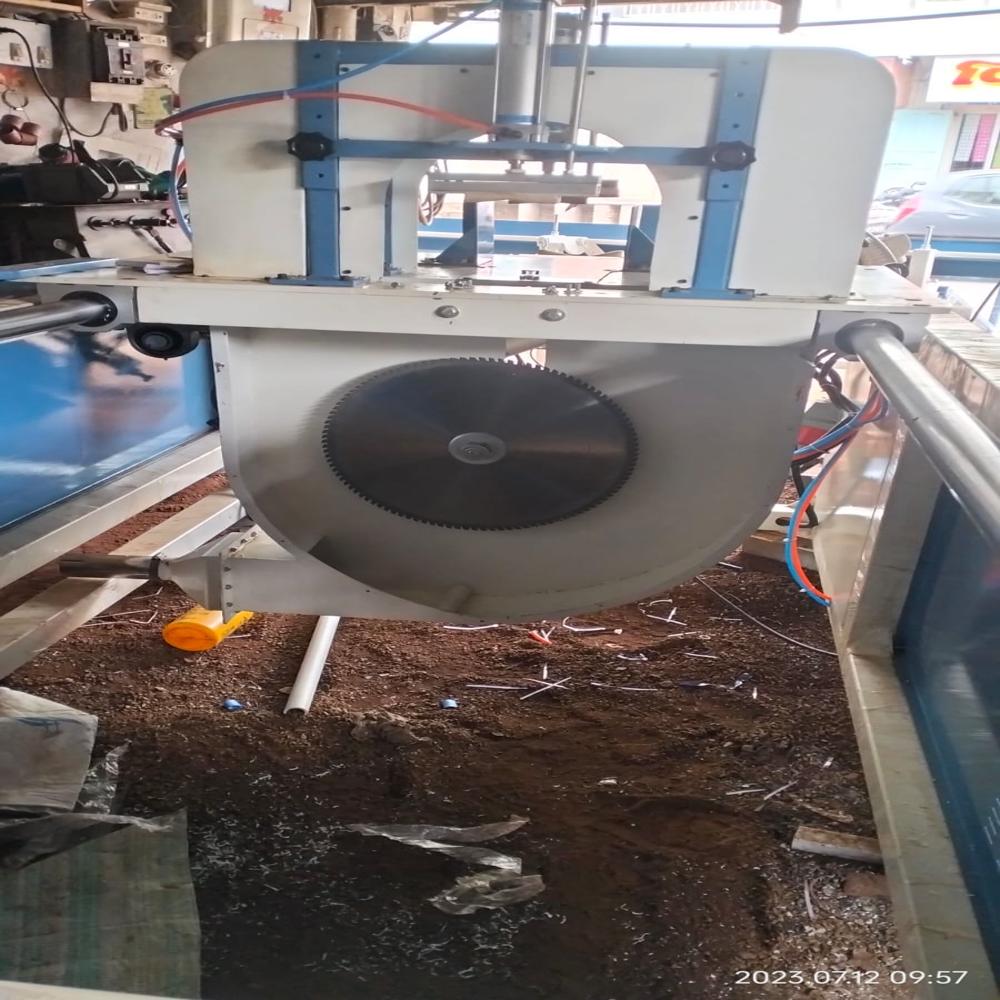 Pvc pipe cutting machine