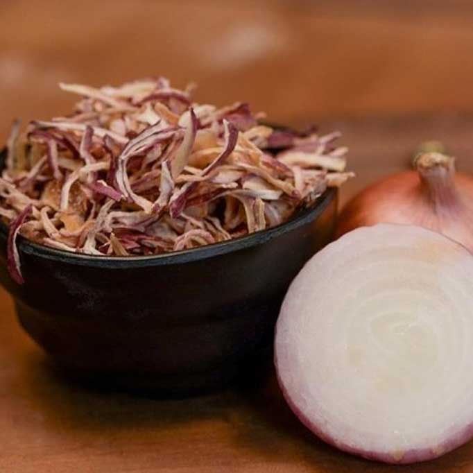 Red onion flakes