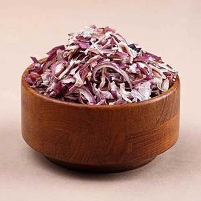 Red onion flakes