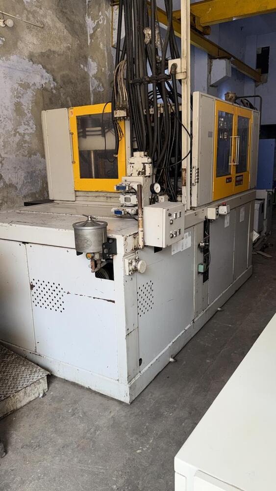 150 Ton Used Injection Molding Machine - Color: White And Blue