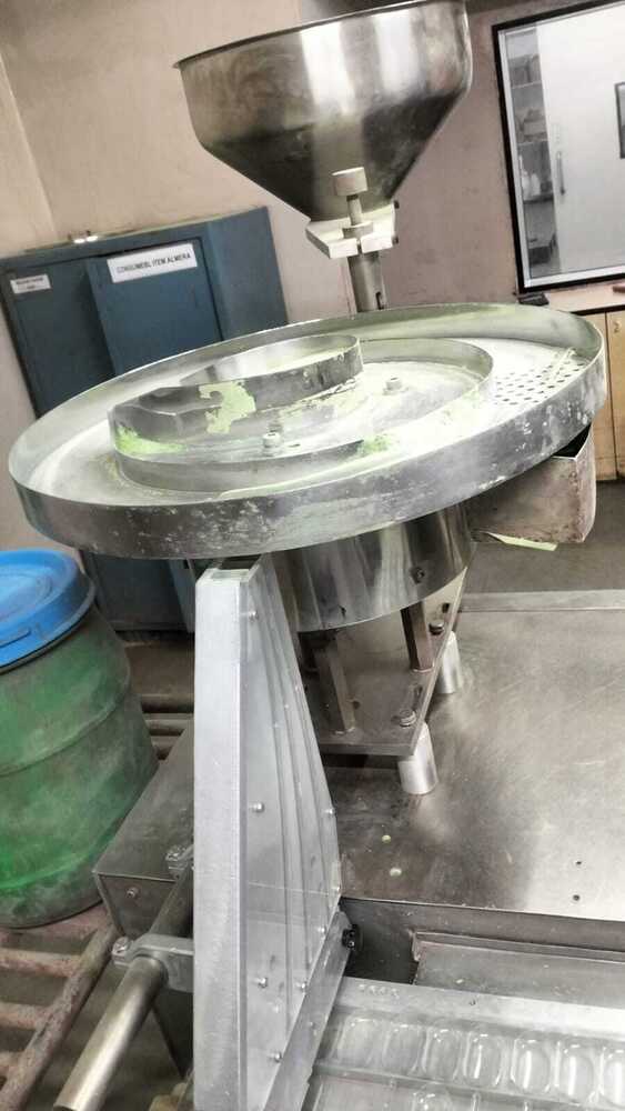 उर्ध्वाधर फ़ीडिंग चैनल के साथ कटोरा डिश