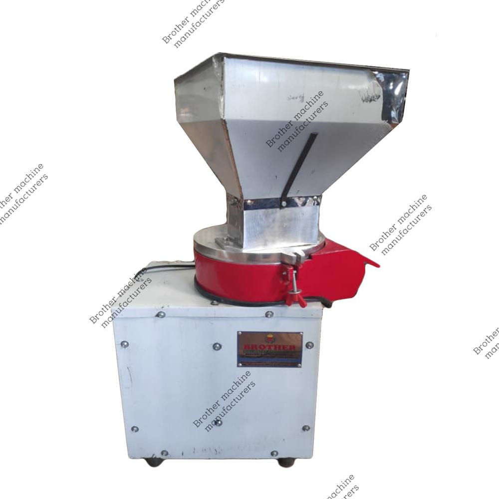 Vegetable cutting machine