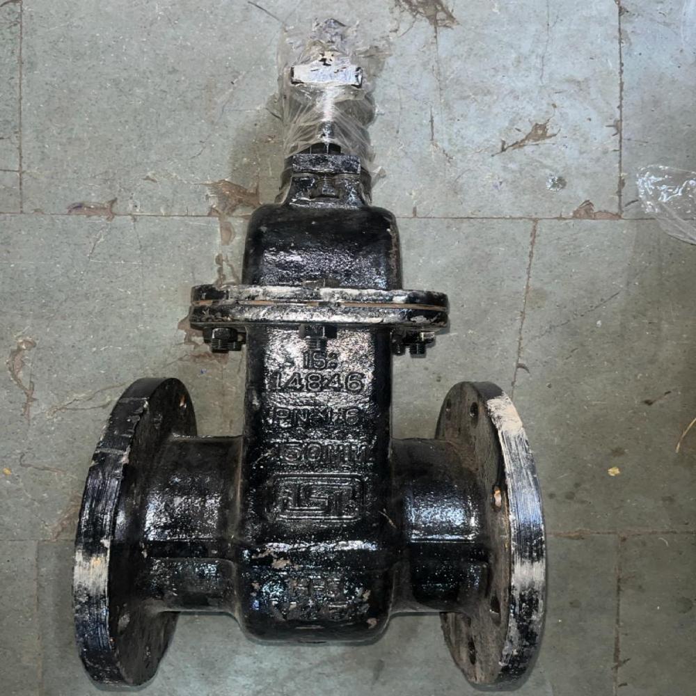 Sluice Valve - Color: Black