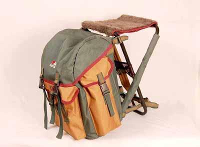 बैग में स्टूल के साथ