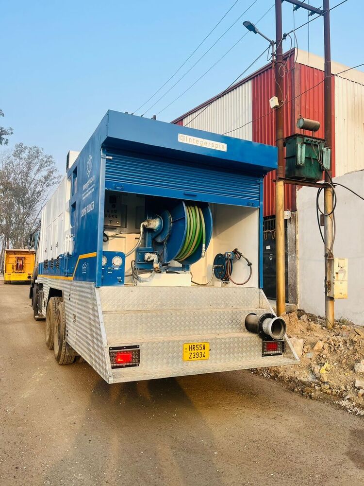 Super Sucker Desilting Machine - Capacity: 10000 L Ltr
