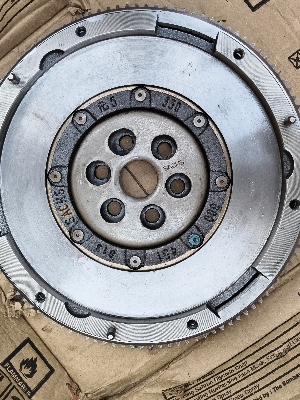 Flywheel Mahendera KUV 100