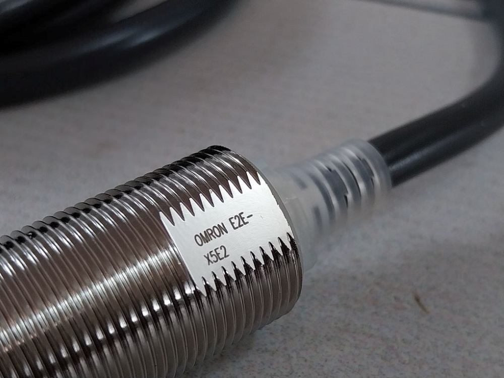 E2e-x5e2 Omron Proximity Sensor - Application: Industrial