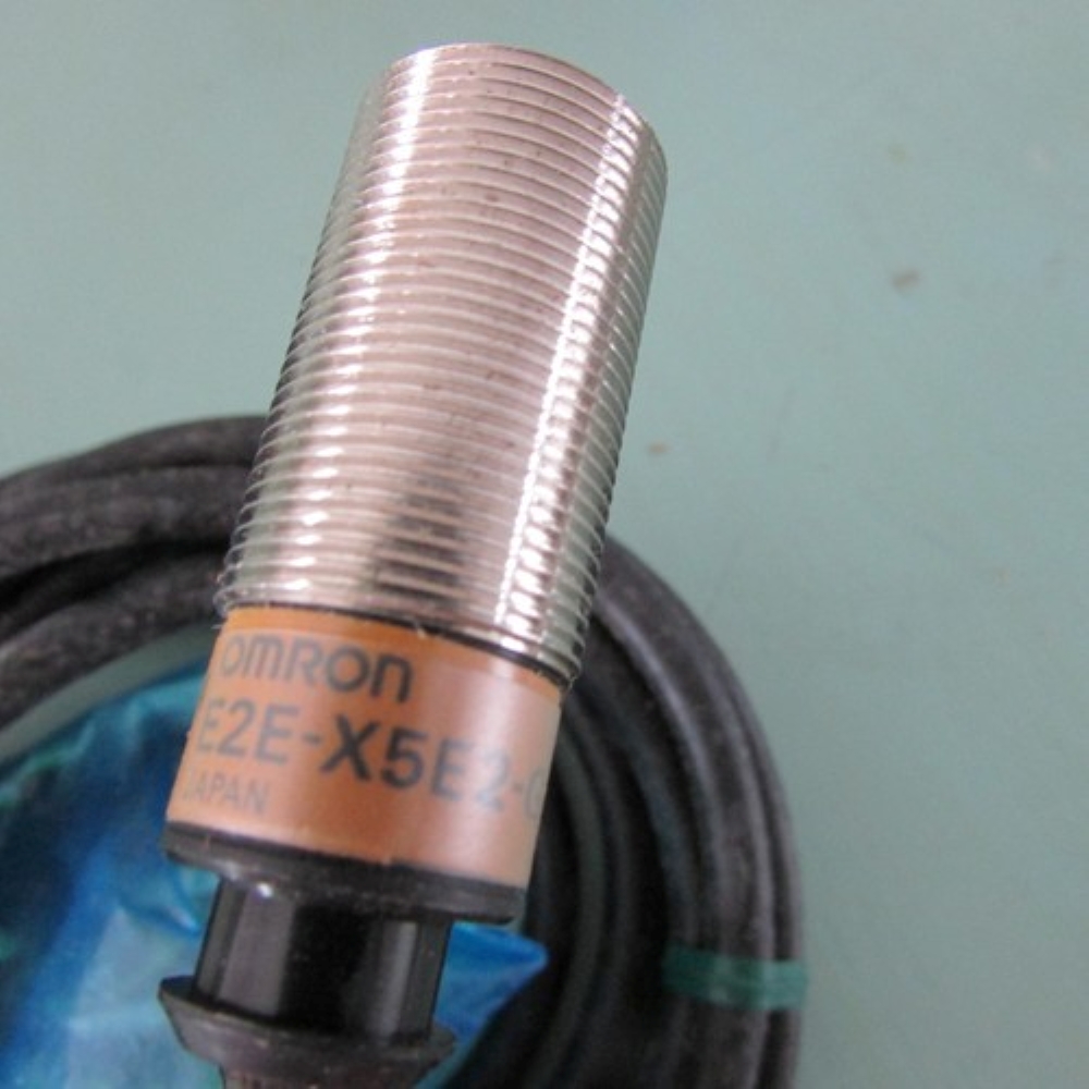 E2e-x5e2 Omron Proximity Sensor - Application: Industrial