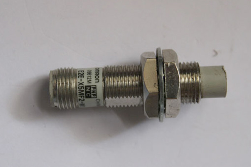 E2e-x5mf2 Omron Proximity Sensor - Application: Industrial