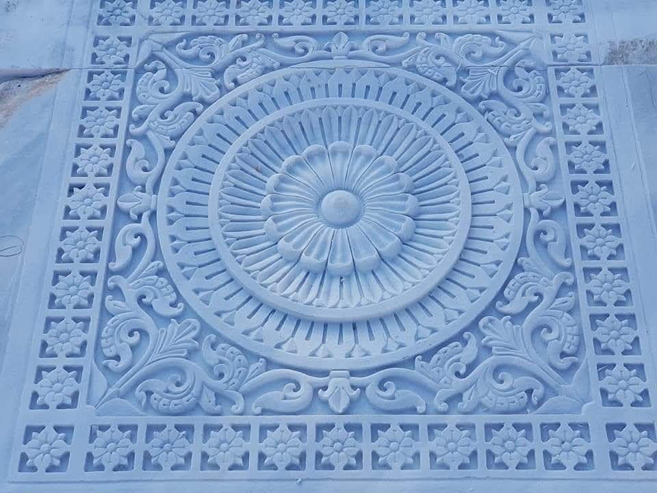 इनले कार्य के साथ संगमरमर का मंदिर