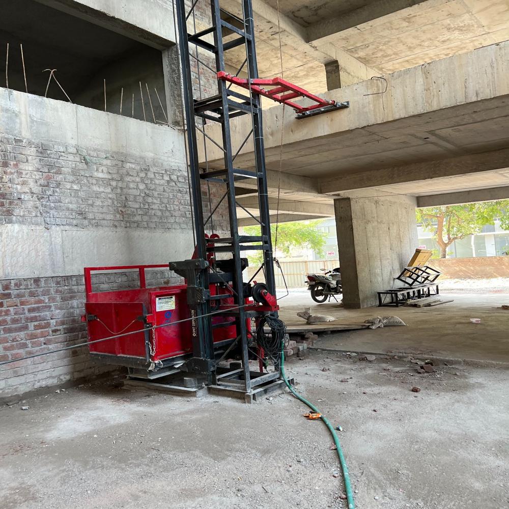 Building Material Hoist