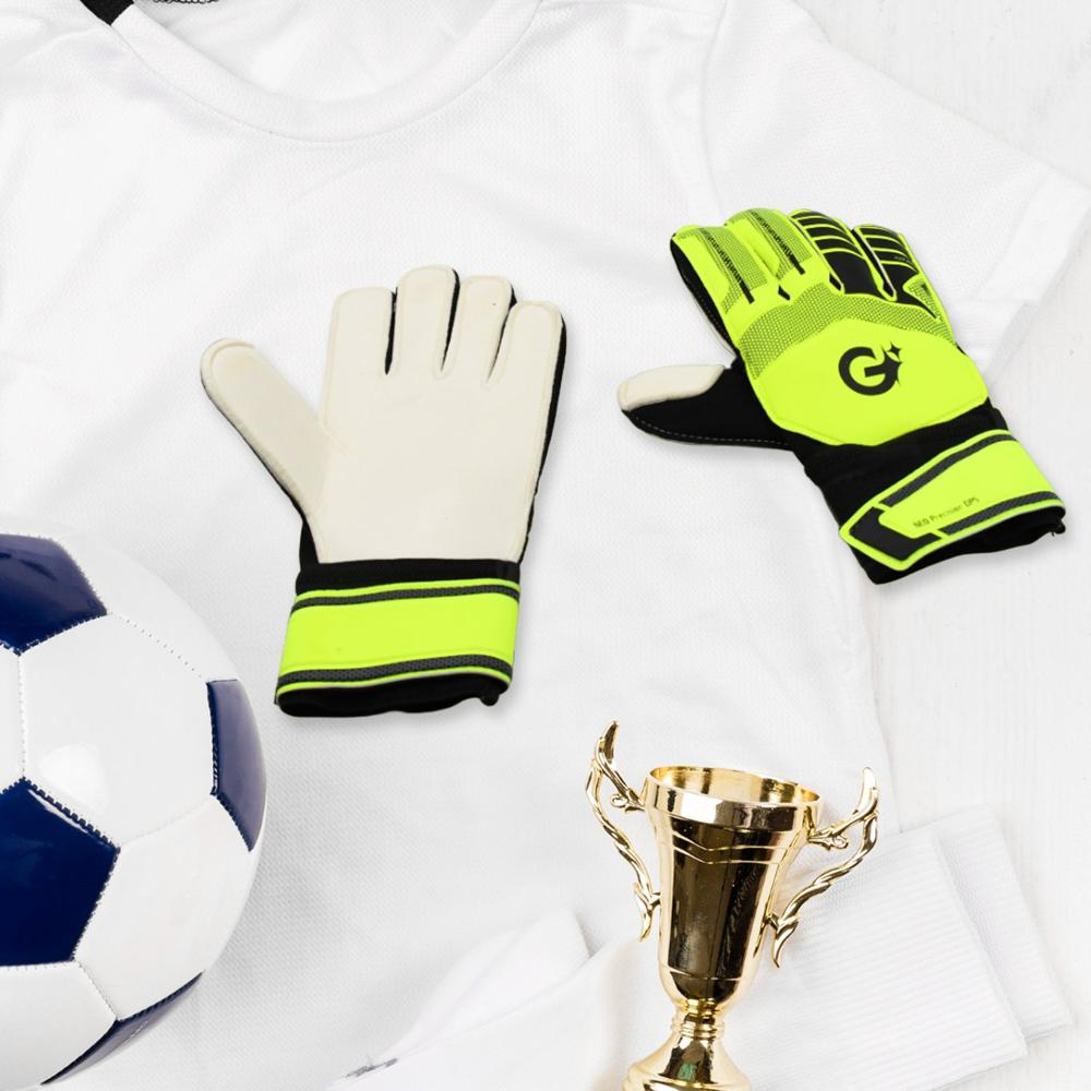Kids Sports Goalkeeper Gloves With Finger Protection (1 Pair) - Product Type: Garden & Outdoors