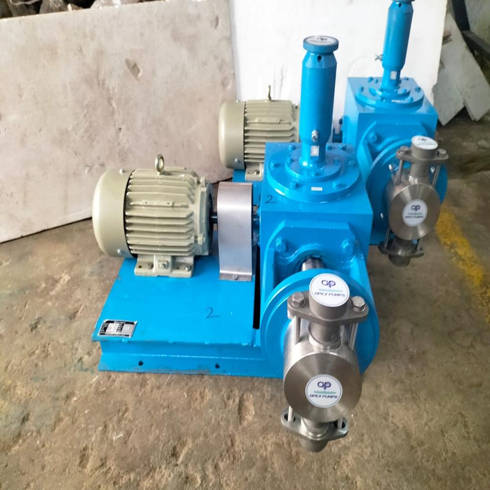 Plunger Type Metering Dosing Pump - Ss304/316 & Pp, 2ft Blue, 2000 Lph, Manual Stroke Setting, Adjustable Pressure