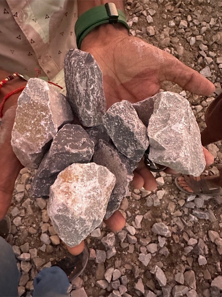 65mm Solid Construction Crushed Stone - Natural Stone Type: Sandstone