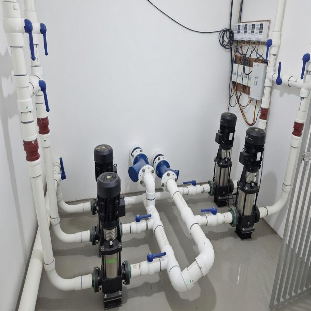 Submersible Hydropenumetic Pressure System