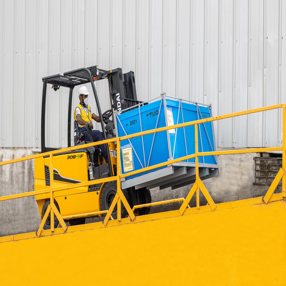 Electric Forklift - Color: Yellow