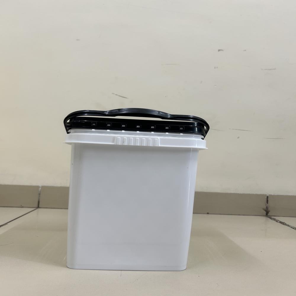 Square Bucket - Color: White